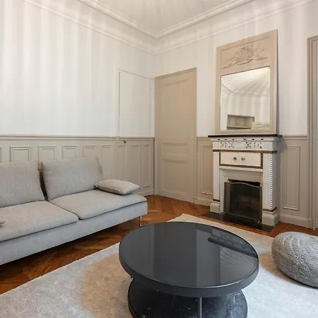 Appartamento élégant Et Spacieux Dans Le 8ème Parigi