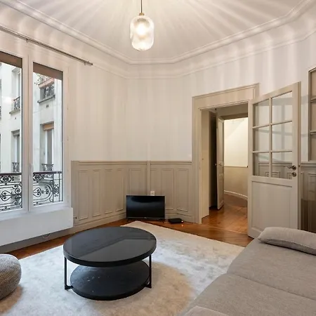 Apartment Elegant Et Spacieux Dans Le 8eme Paris
